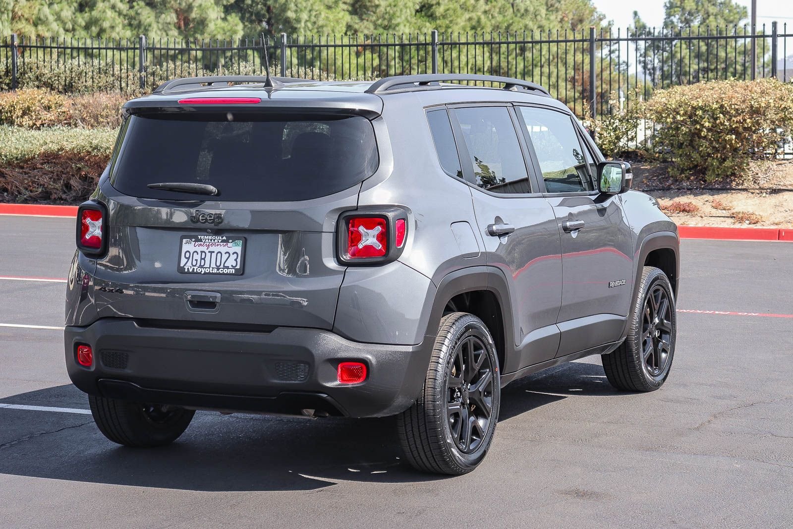Used 2022 Graphite Gray Jeep Altitude image 7