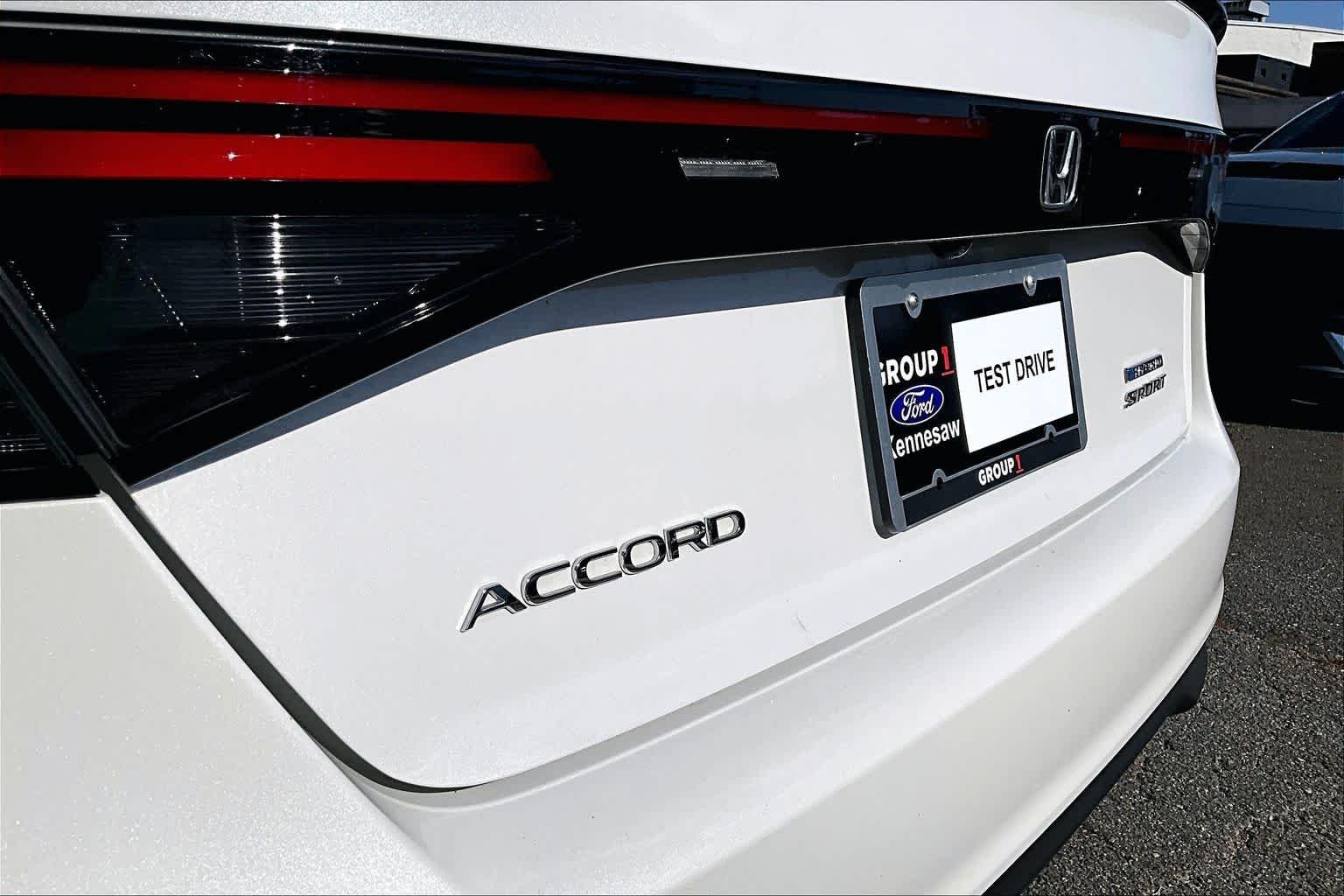 Used 2023 Platinum White Pearl Honda Sport image 31