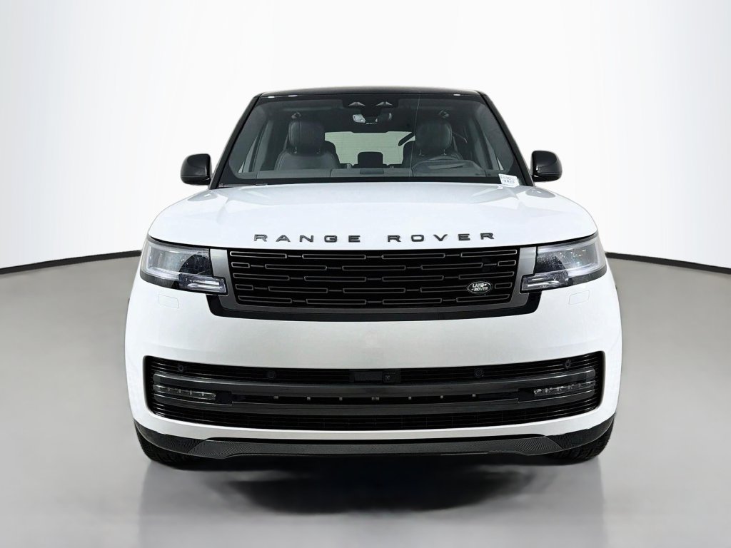 New 2027 Fuji White Land Rover SE image 2