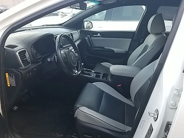 Used 2018 White Kia EX image 25