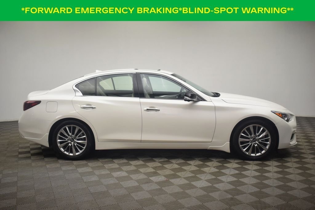 Used 2021 Majestic White INFINITI 3.0t LUXE image 9