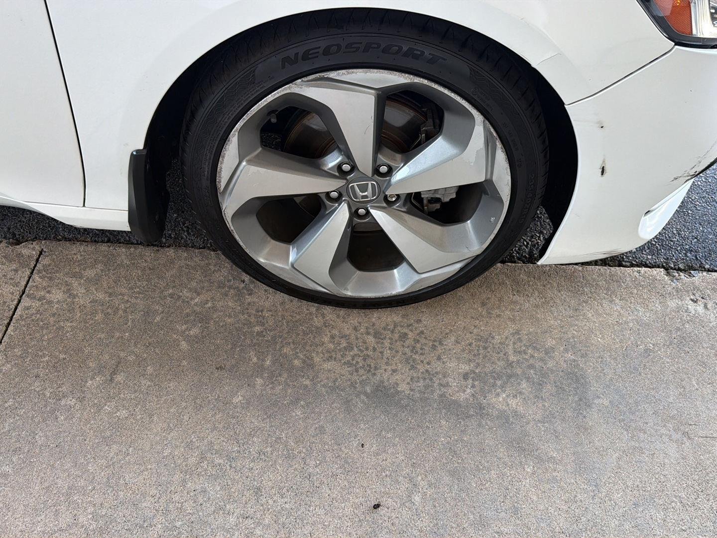 Used 2018 Platinum White Pearl Honda Touring image 42