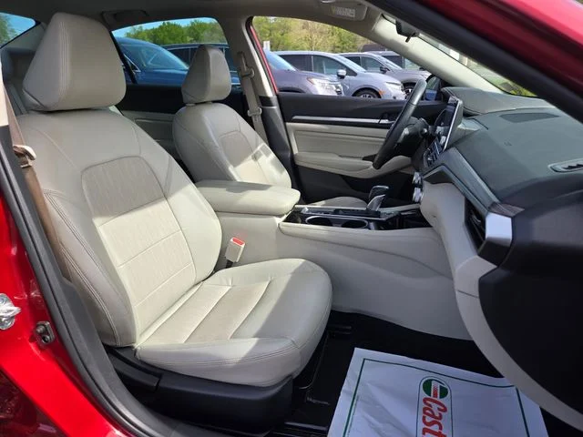 Used 2022 Red Nissan 2.5 SL image 26