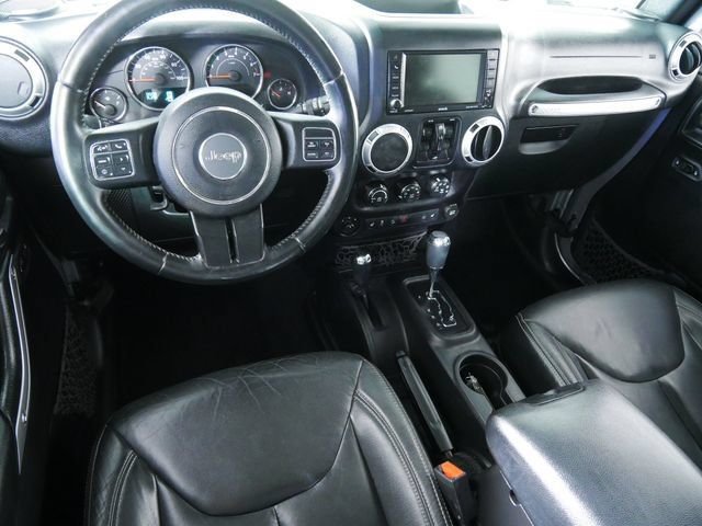 Used 2016 Silver Jeep Unlimited Sahara image 4