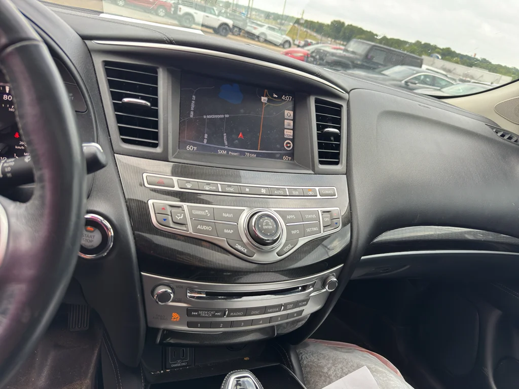 Used 2020 Majestic White INFINITI LUXE image 15