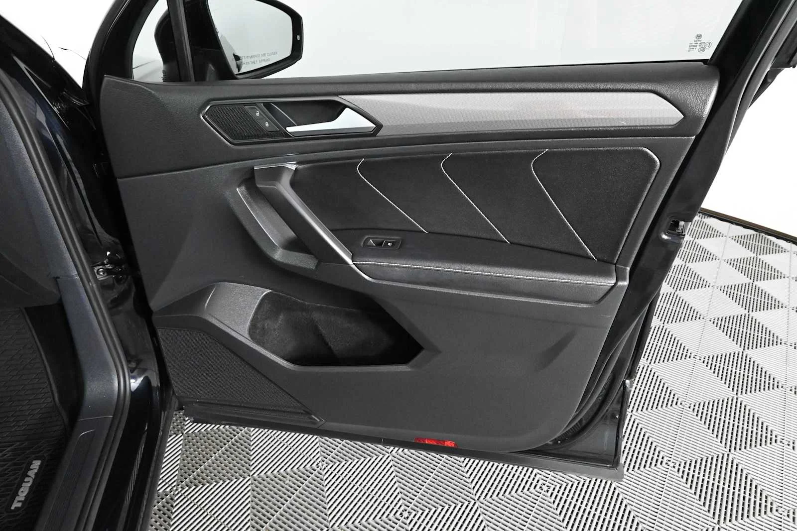 Certified Used 2022 Deep Black Pearl Volkswagen SE image 11