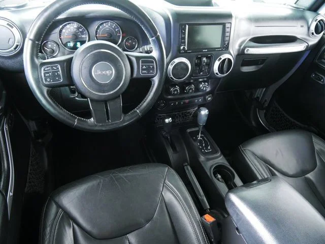 Used 2016 Silver Jeep Unlimited Sahara image 4