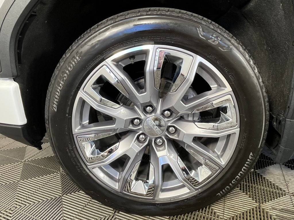 Used 2023 White GMC Denali image 14