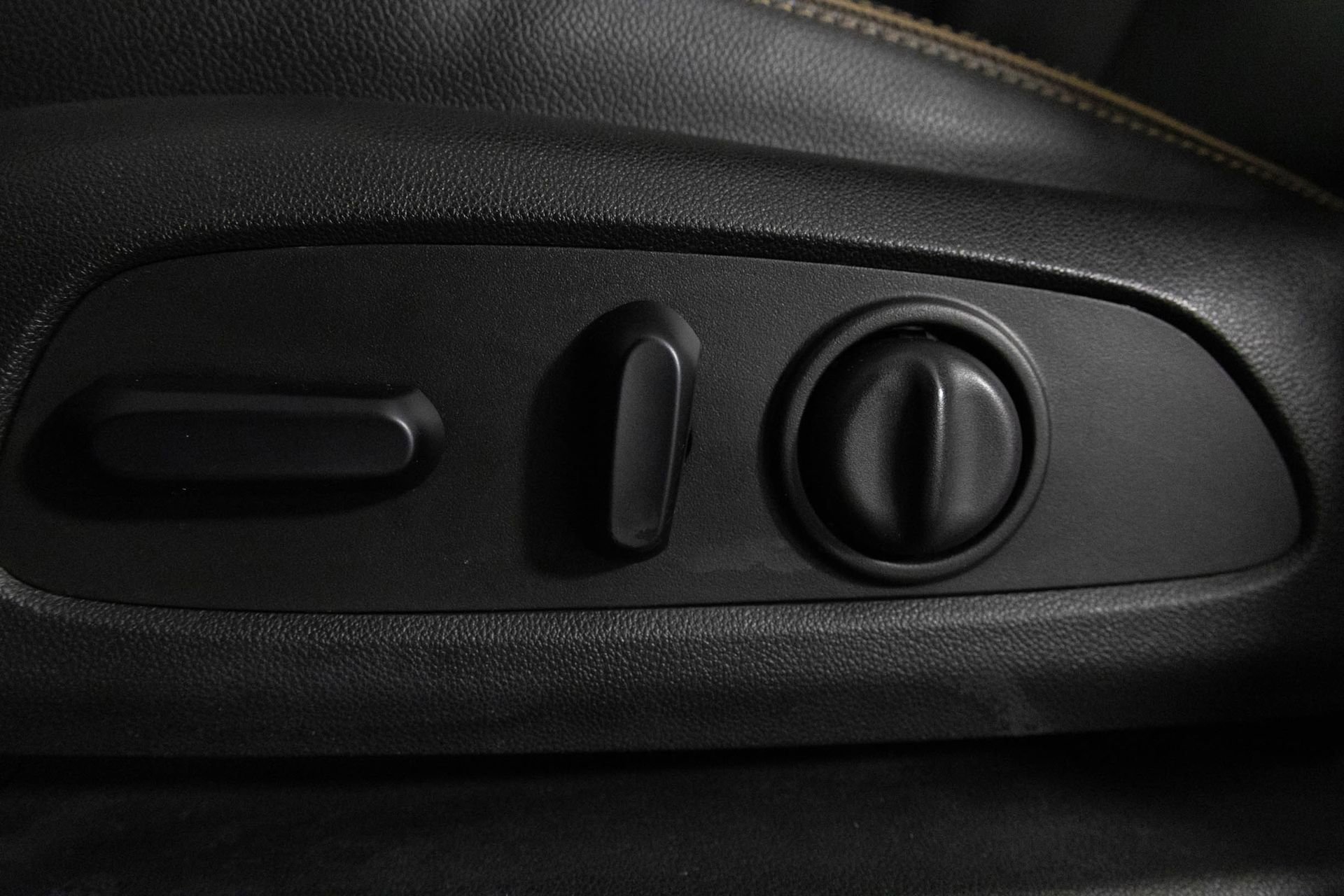 2023 GMC TERRAIN - Image 19