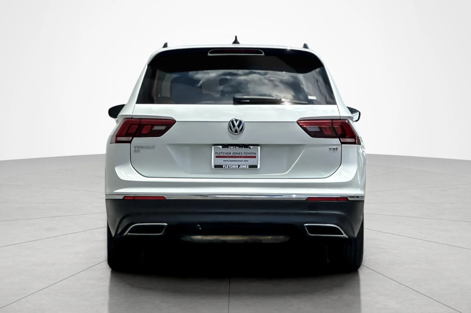 Used 2018 WHITE Volkswagen SEL image 4