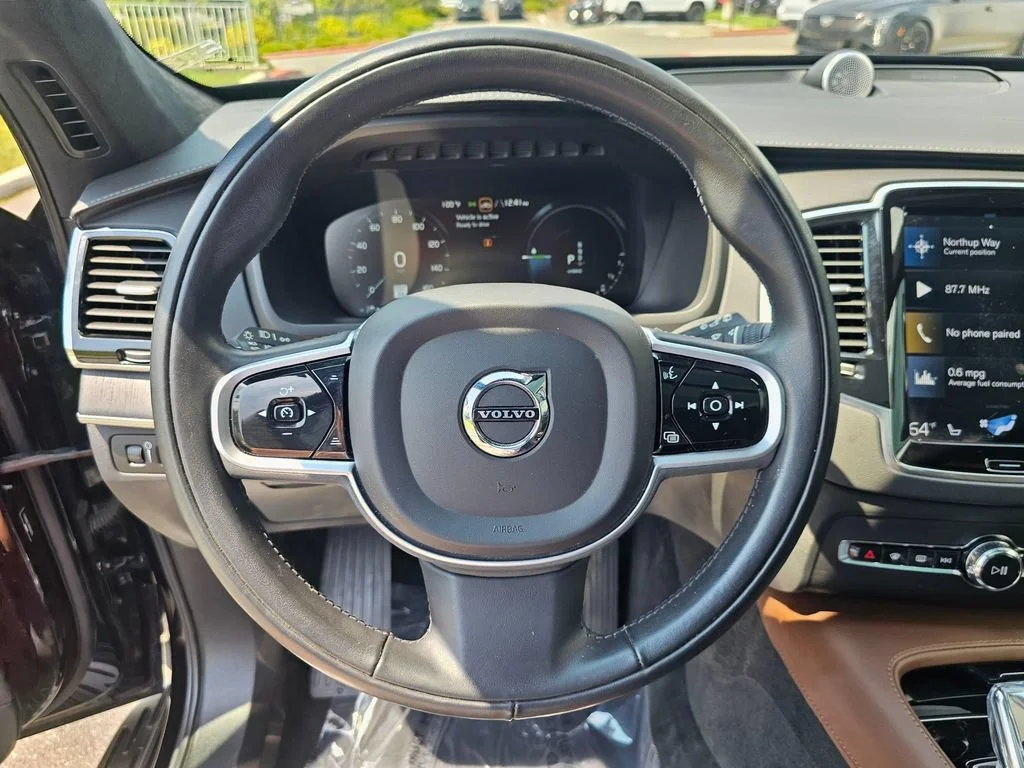 Used 2022 Black Volvo Inscription image 27