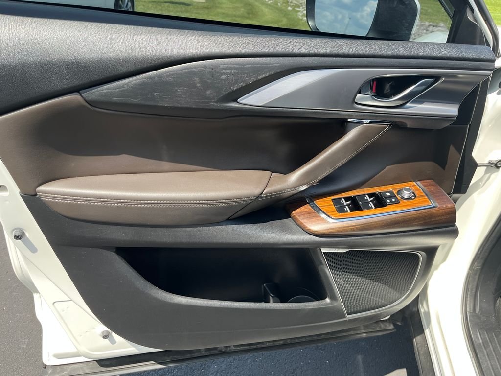 Used 2020 White Mazda Signature image 11