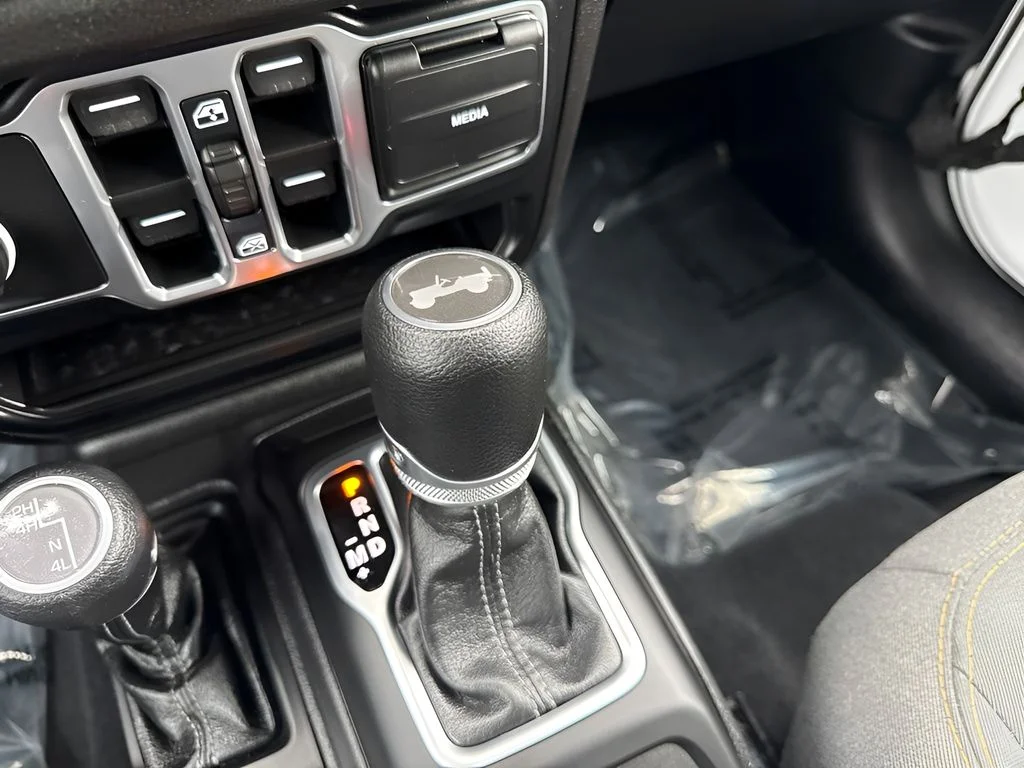 Used 2025 White Jeep Sport S image 15