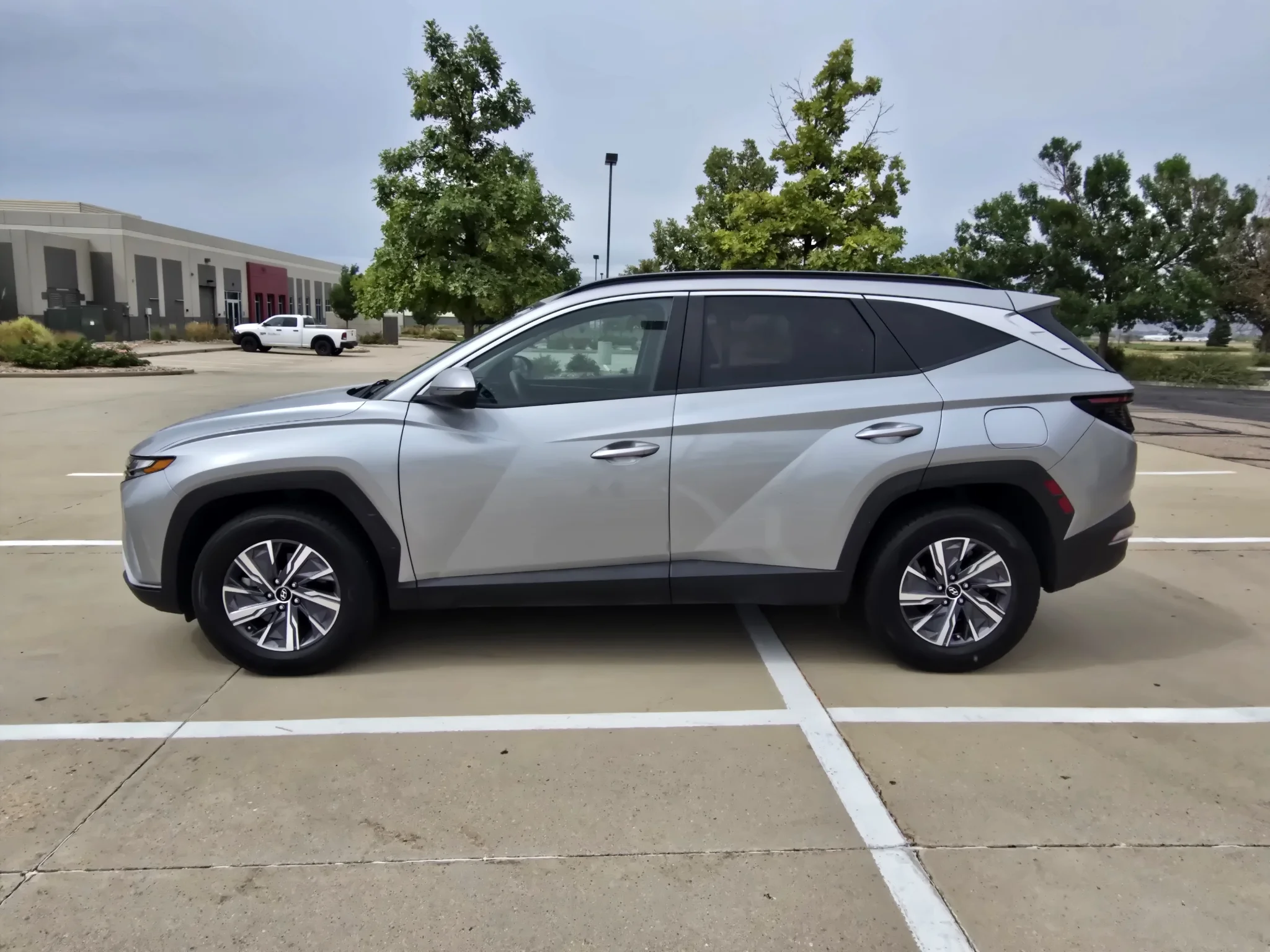 Used 2023 Shimmering Silver Hyundai Blue image 2