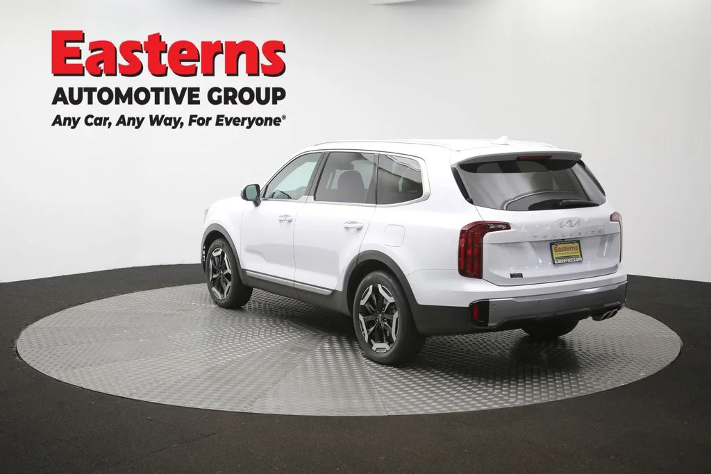 Used 2025 White Kia S image 67