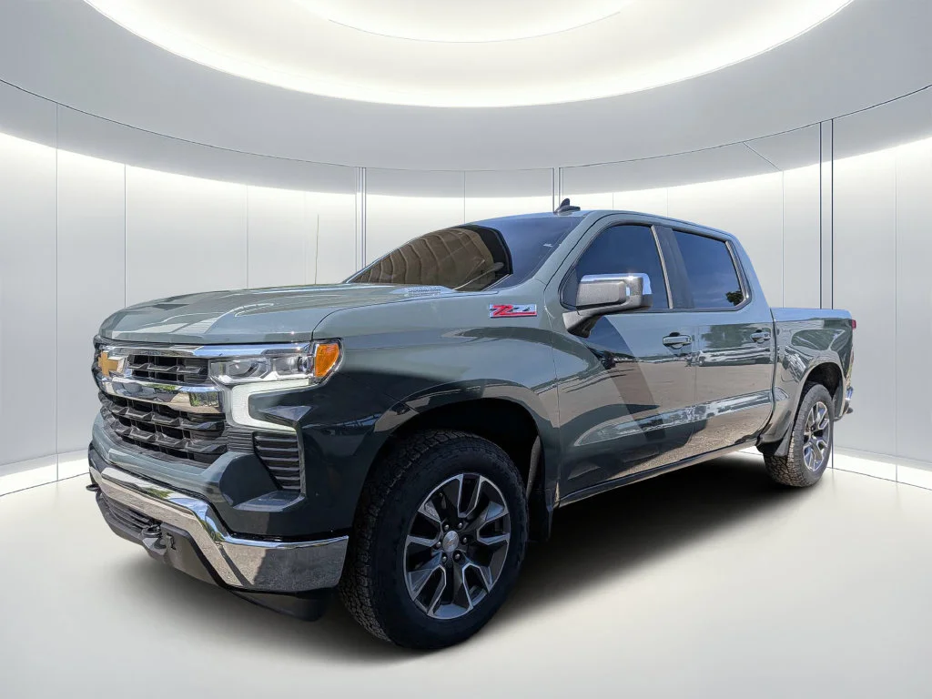 Used 2025 Gray Chevrolet LT image 6