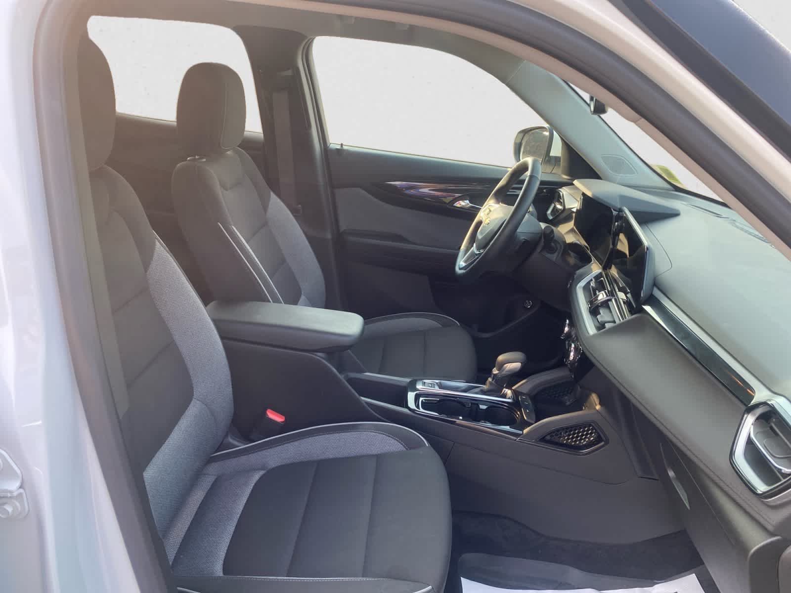 Used 2024 Summit White Chevrolet LT image 21