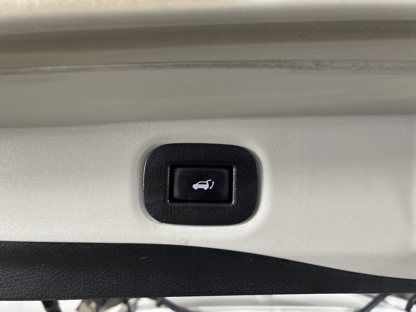 Used 2020 Pearl White Tricoat Nissan SV image 10