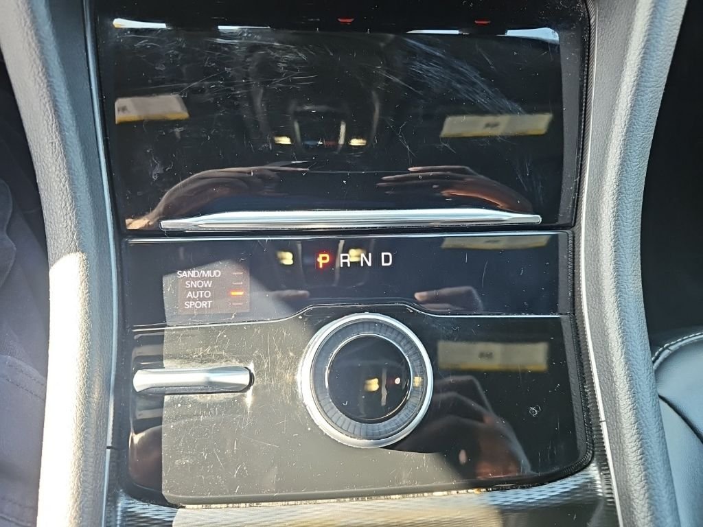 Used 2024 White/off-white Jeep Limited image 21