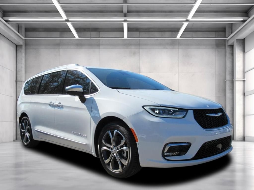 2026 Chrysler Pacifica Pinnacle's photo