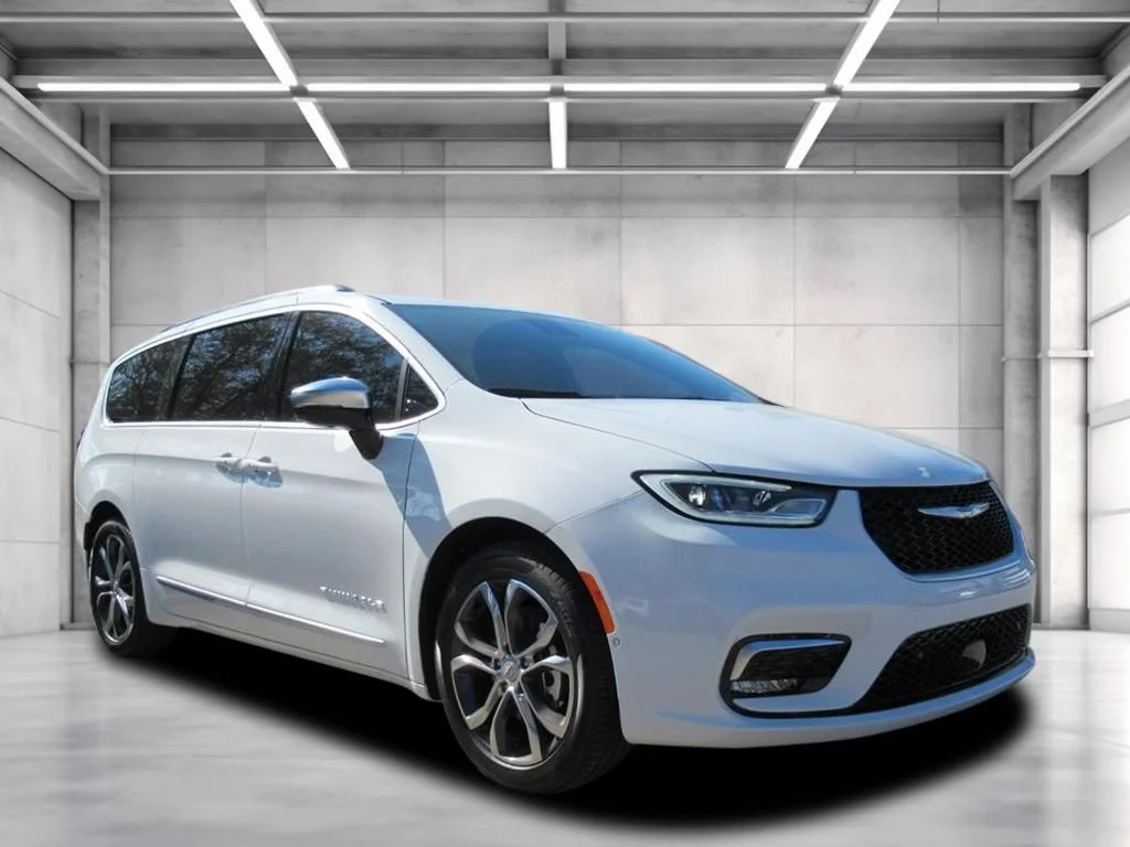 2026 Chrysler Pacifica Pinnacle's photo