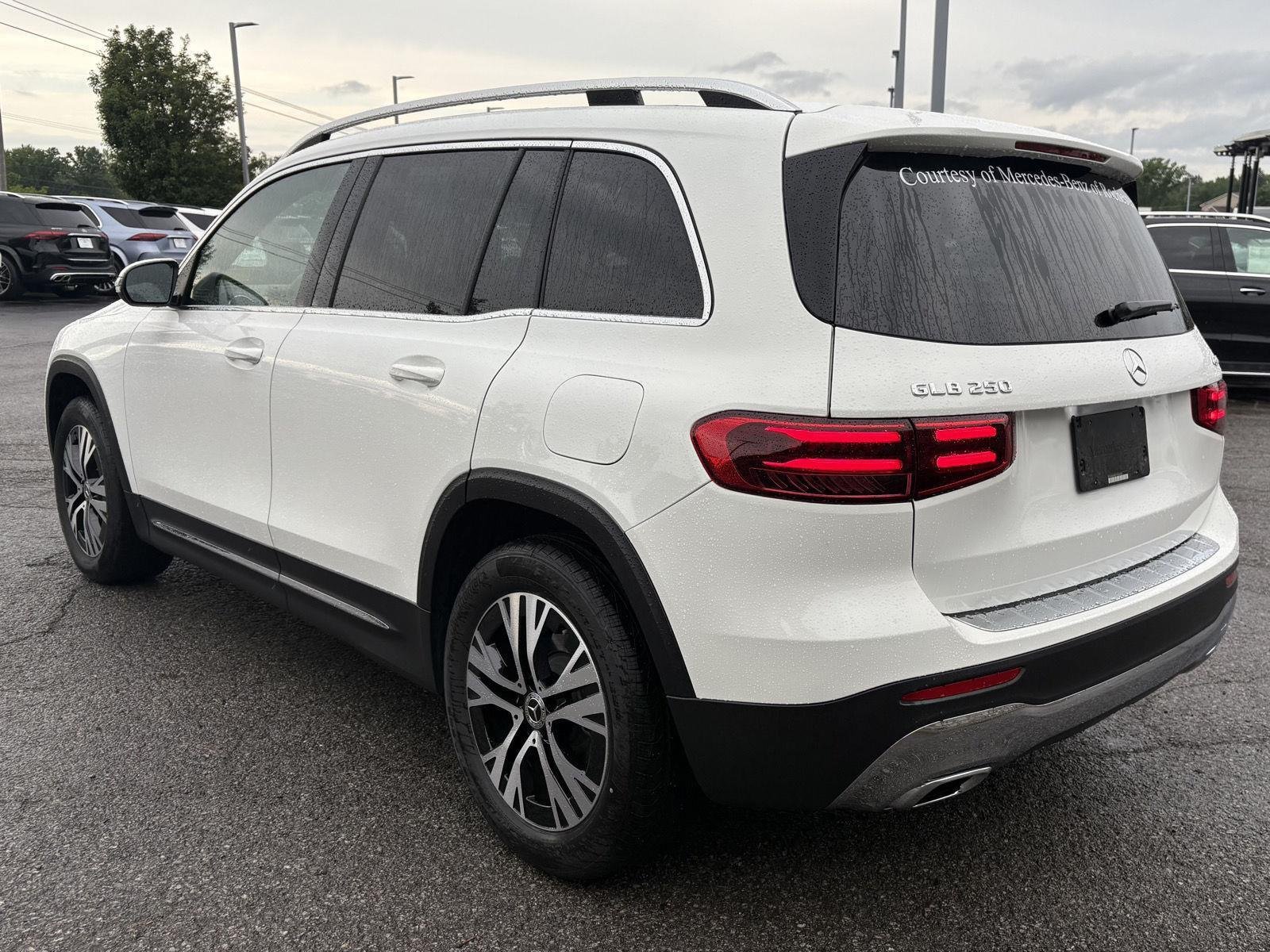 Certified Used 2026 Polar White Mercedes-Benz GLB 250 image 4