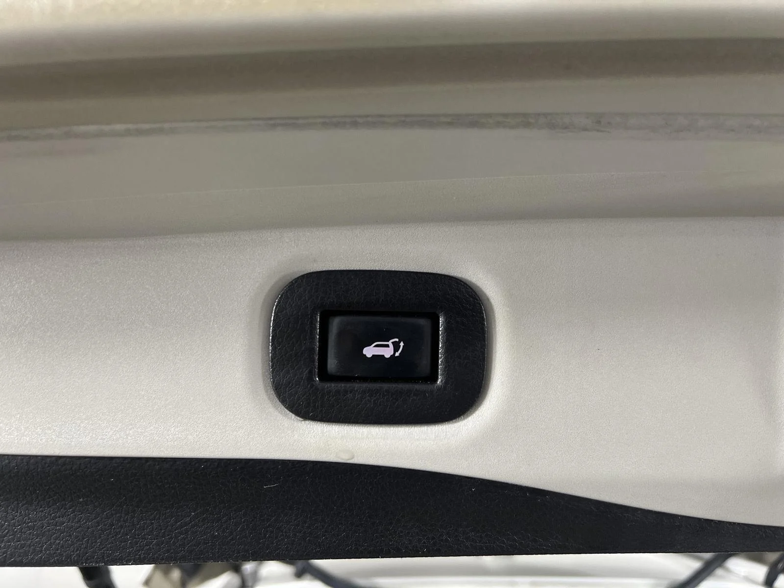 Used 2020 Pearl White Tricoat Nissan SV image 10