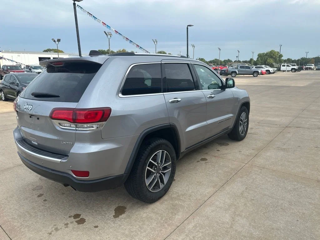 Used 2021 Silver Jeep Limited image 32