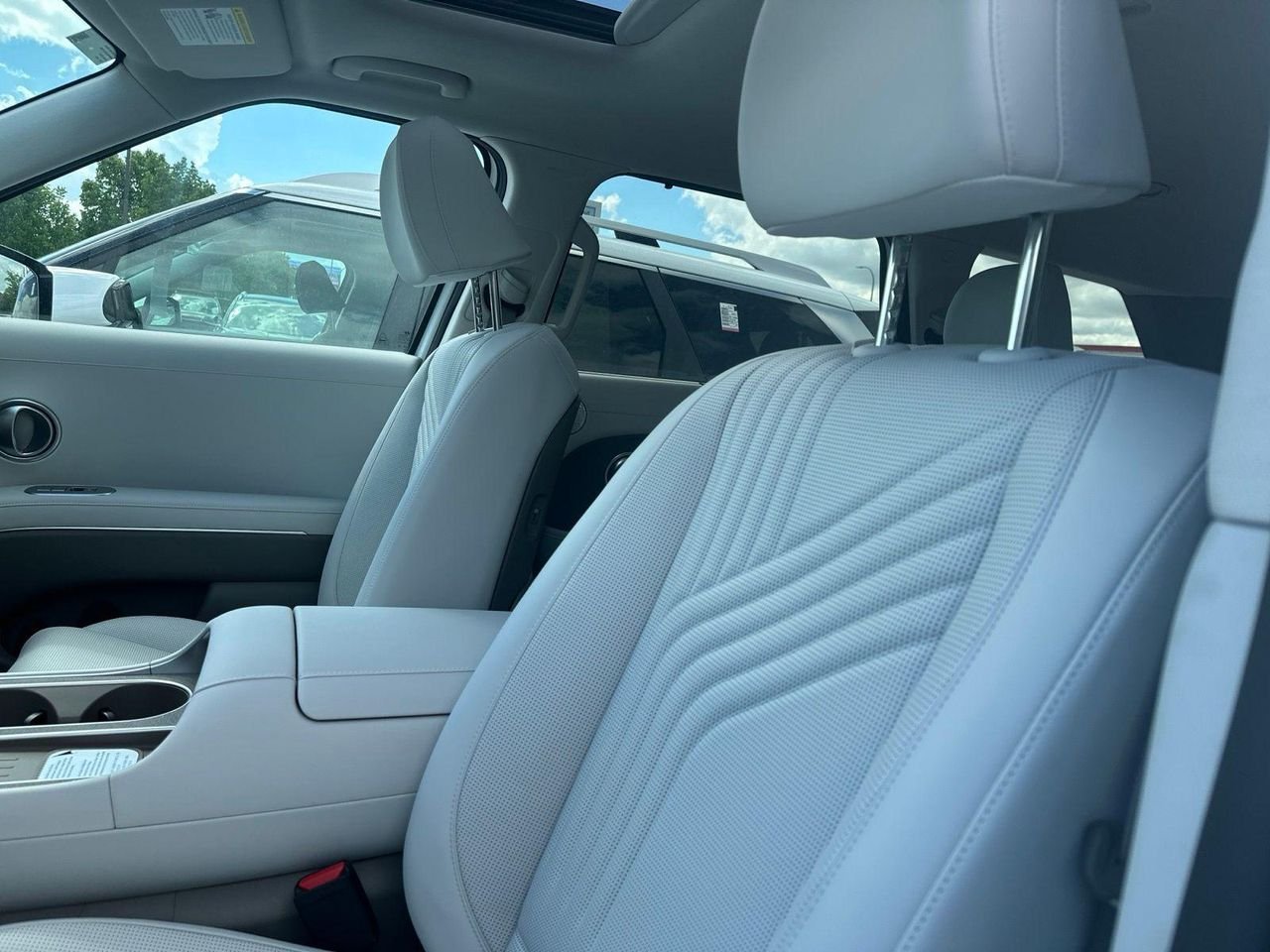 New 2026 White Hyundai SEL Premium AWD image 9
