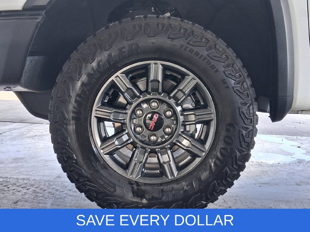 Used 2025 White GMC AT4X image 30