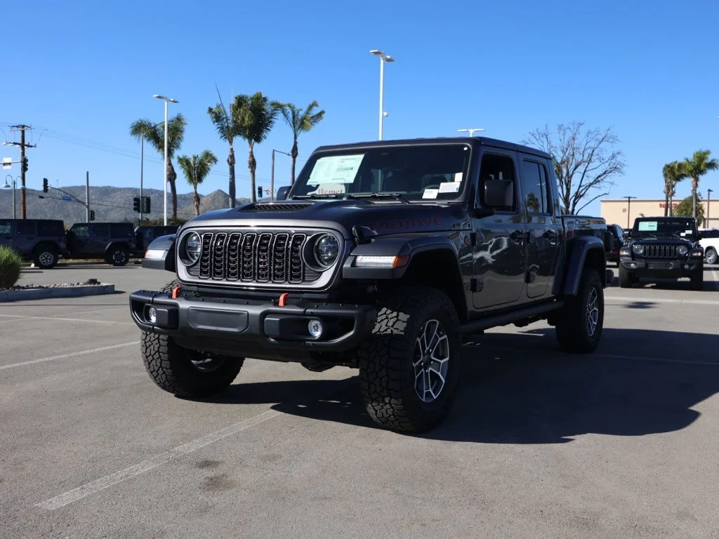 New 2026 Granite Crystal Metallic Clear-Coat Exterior Paint Jeep Mojave X image 7