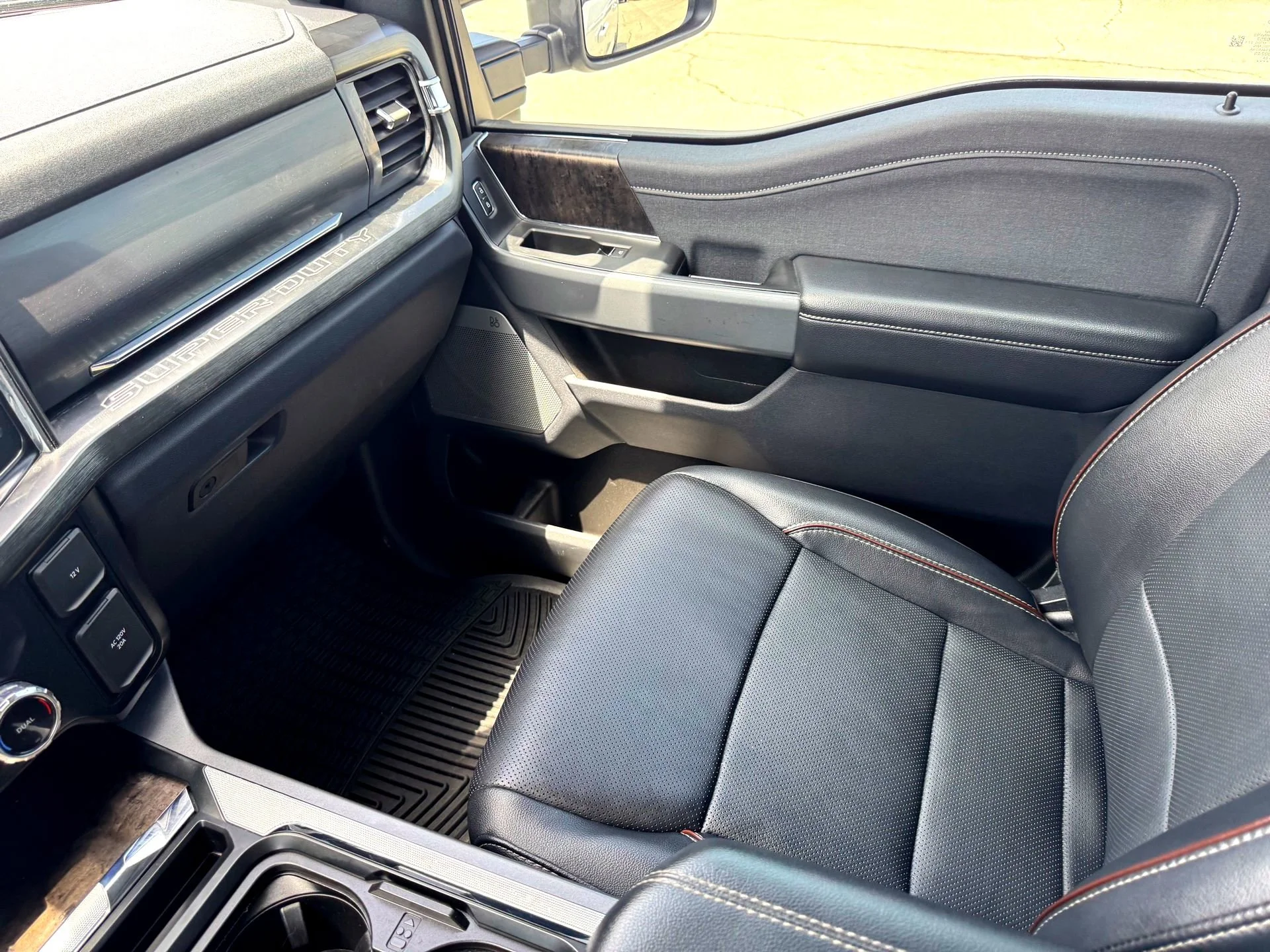 Used 2024 White Ford Lariat image 30