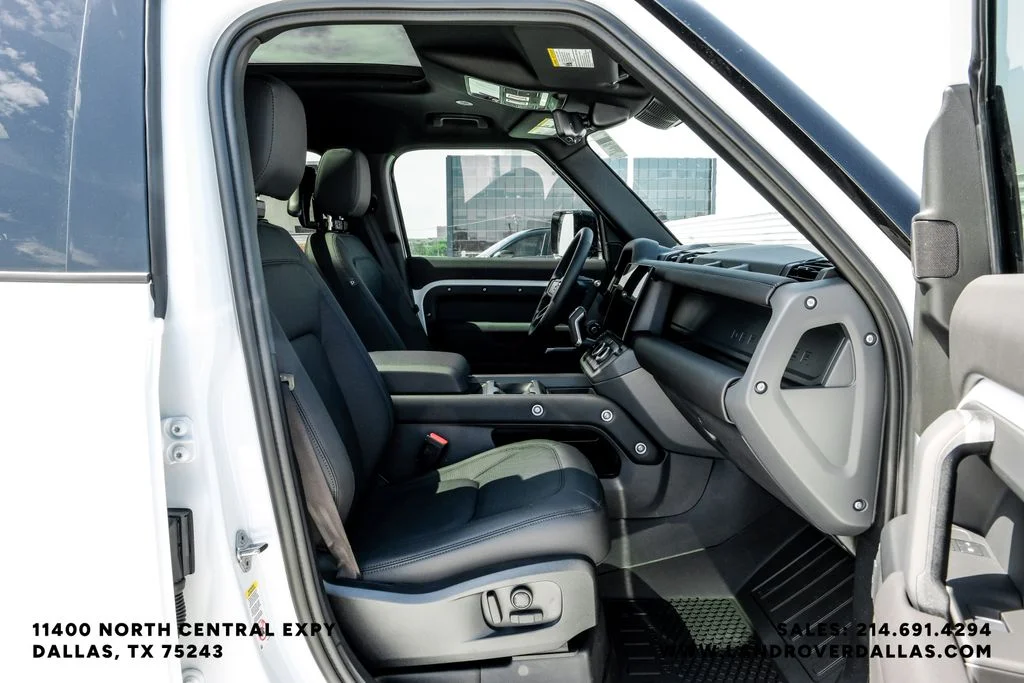 New 2026 Fuji White Land Rover X-Dynamic SE image 38