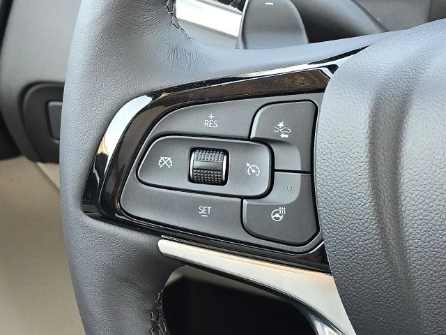 Used 2022 Black Buick Essence image 38