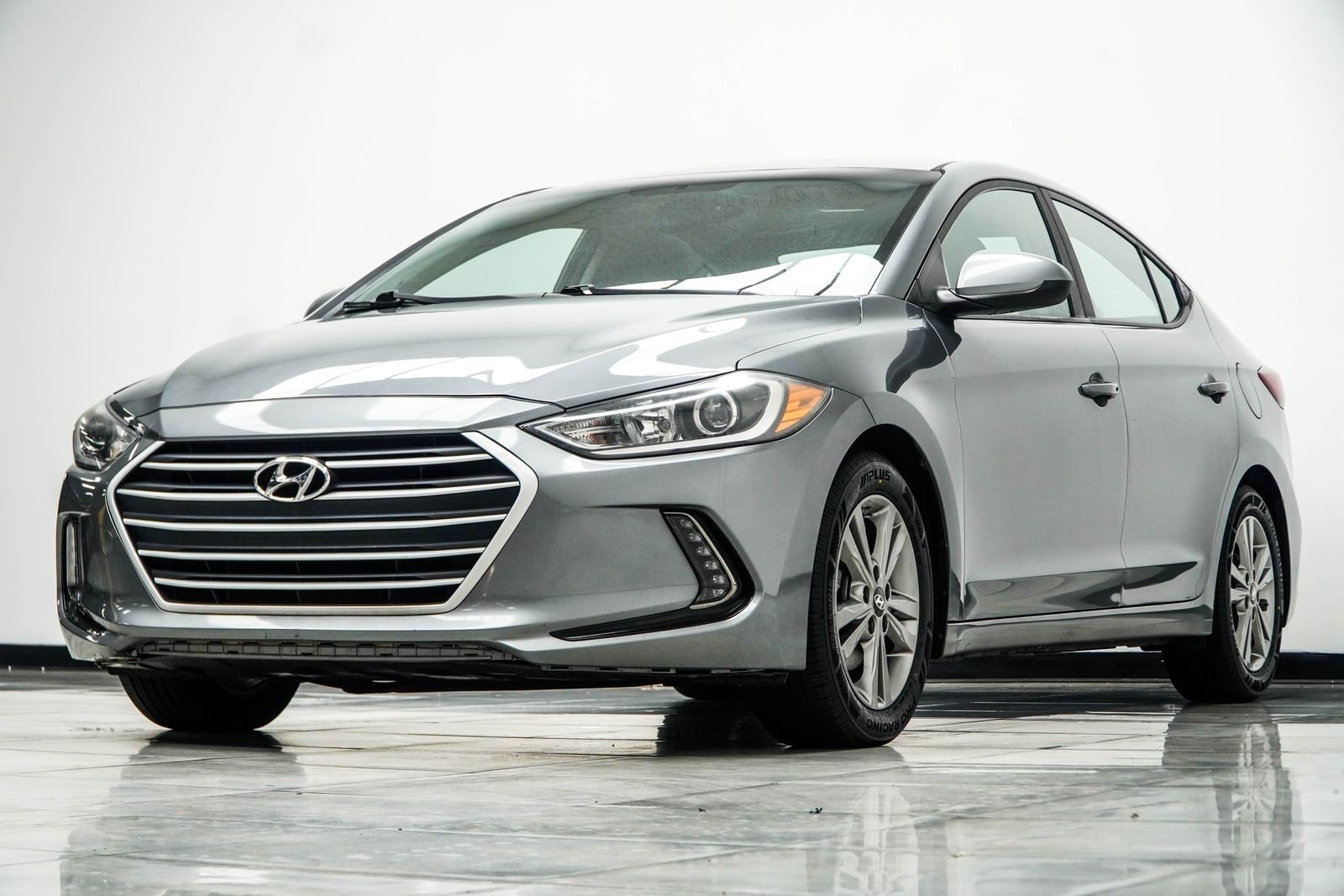 Used 2018 Gray Hyundai Value Edition image 8