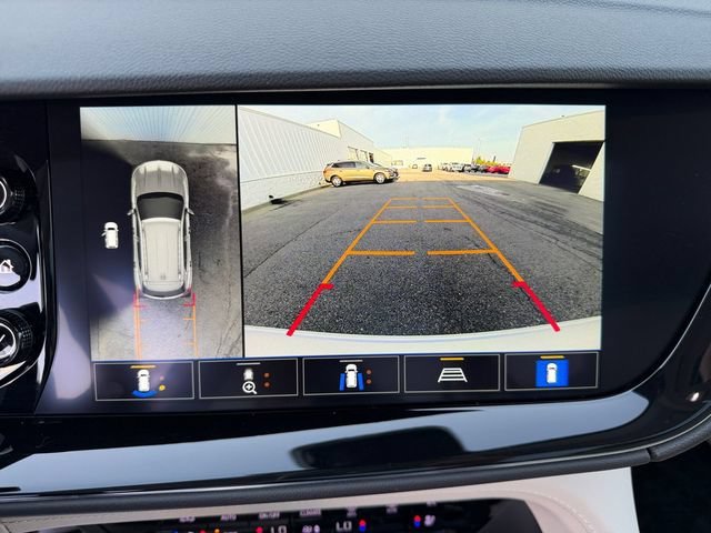 Used 2023 WHITE FROST TRICOAT Buick Avenir image 27