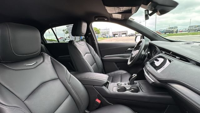 Used 2023 Silver Metallic Cadillac Premium Luxury image 17