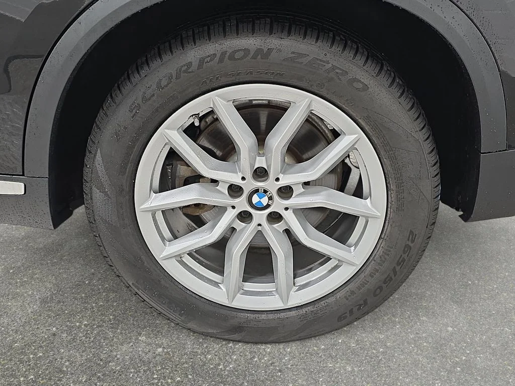 Used 2019 Black Sapphire Metallic BMW xDrive40i image 28