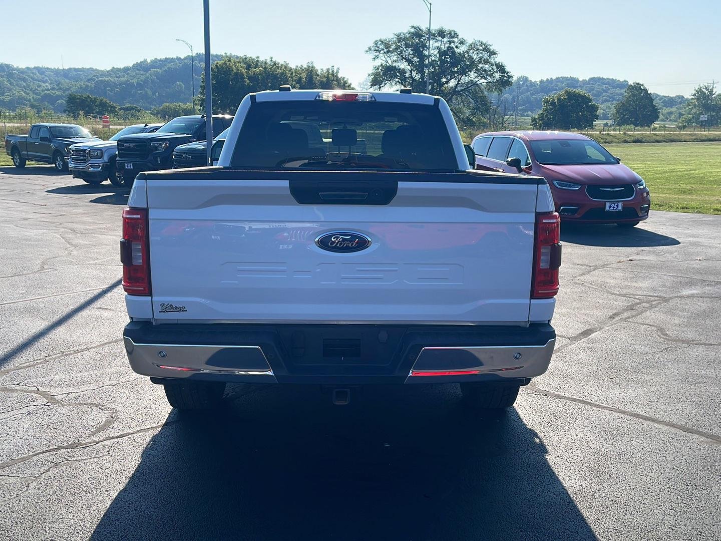 Certified Used 2022 Oxford White Ford XLT image 4