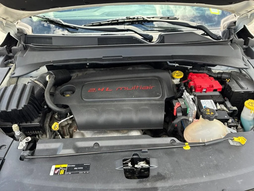 Used 2019 White Clearcoat Jeep Latitude image 34