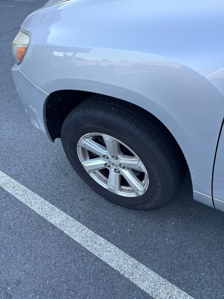 Used 2010 Silver Toyota SE image 7