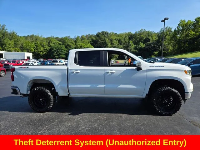 Used 2025 White Chevrolet LT image 10