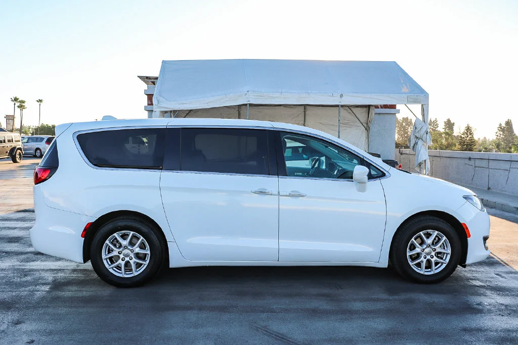 Used 2020 White Chrysler Touring image 12