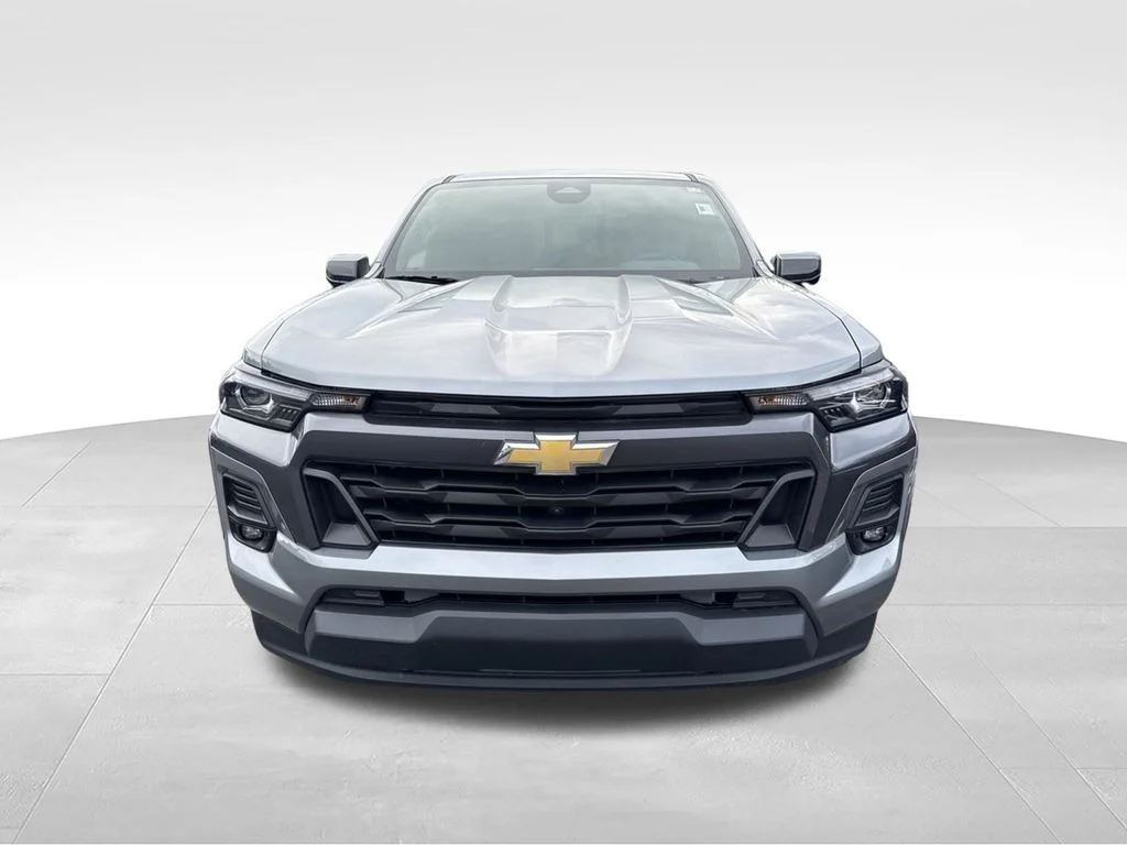 Used 2025 Gray Chevrolet LT image 18