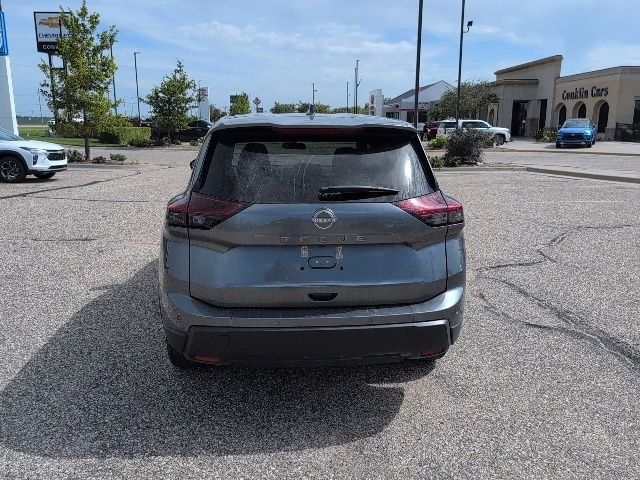 Used 2025 Gray Nissan SV image 3
