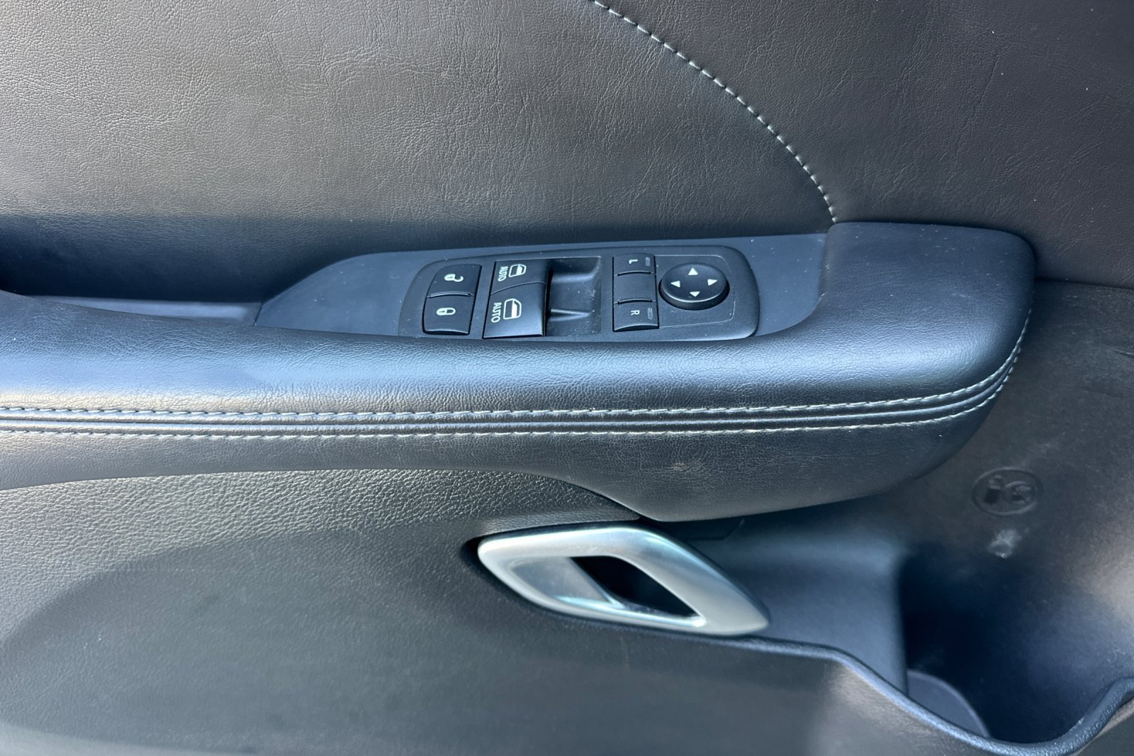 Used 2018 Destroyer Gray Clearcoat Dodge SXT Plus image 11