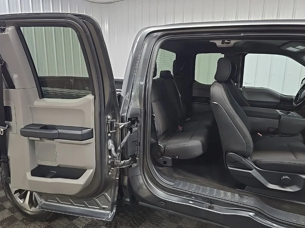 Used 2020 Magnetic Ford XL image 21
