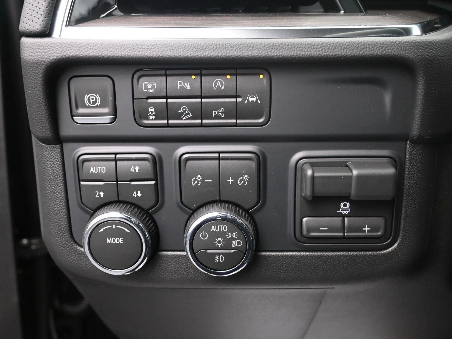 2026 Chevrolet Suburban Premier - Photo 31