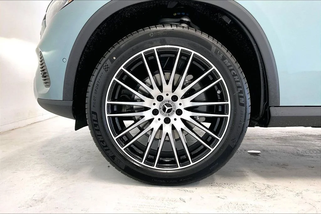 New 2026 Verde Silver Metallic Mercedes-Benz GLC 300 image 23