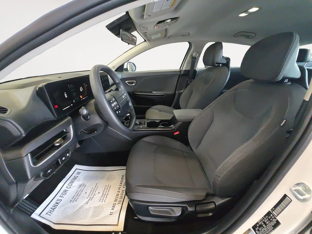 Used 2025 White Kia LXS image 11